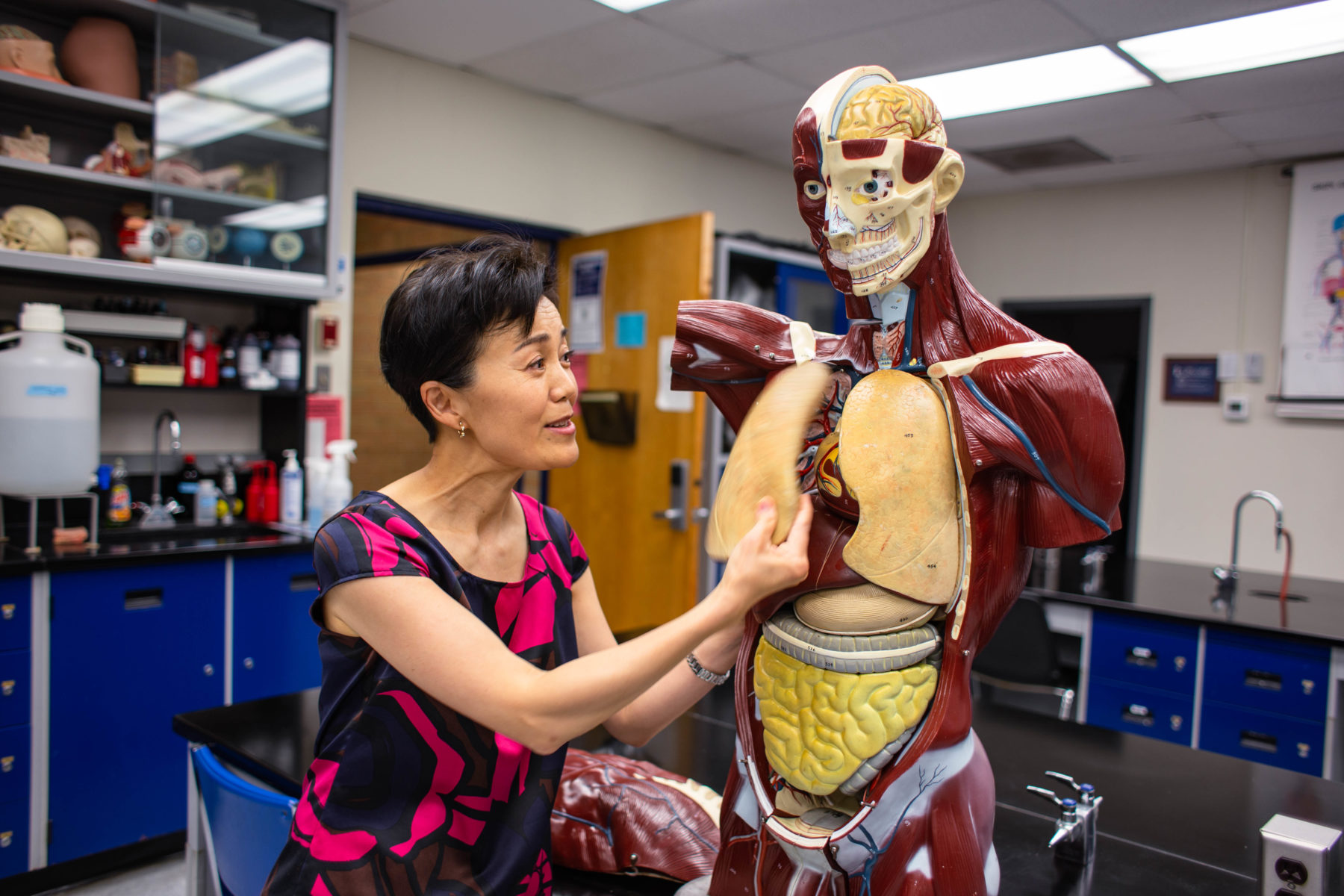 Dr. Ho Pao teaches in a Biology classroom